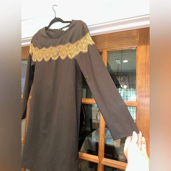 EUC Everly Size Medium Womens Black Dress‎ with Gold Lace Detail - Picture 4 of 11